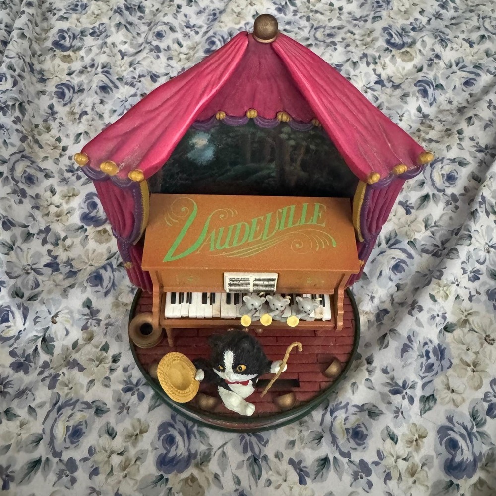 Enesco 1989 Follies Music Hall Vaudeville Piano Cat There's No Business WORKS.